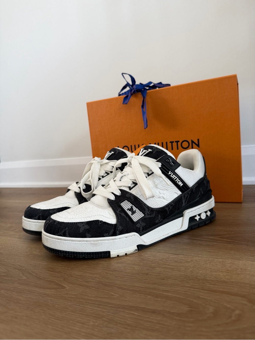 Louis Vuitton Black and White Men’s Low-Top LV Trainer Sneakers
